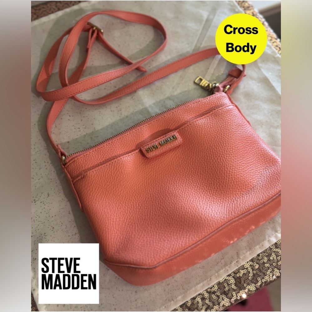 2/for $20 🪩 STEVE MADDEN Coral Peach Crossbody Bag with Adjustable Strap, Gold